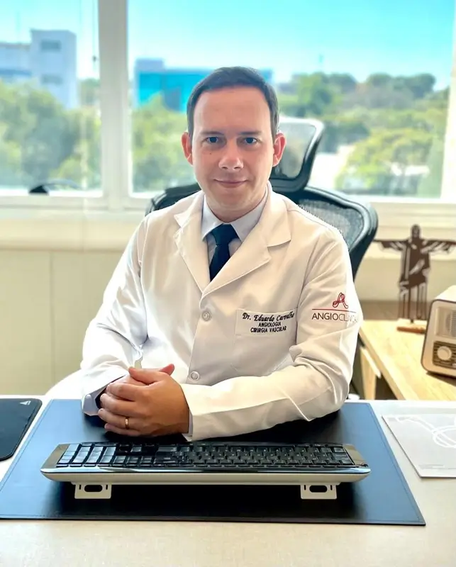 Dr. Eduardo Carvalho Horta Barbosa — angiologista e cirurgião vascular em Brasília-DF